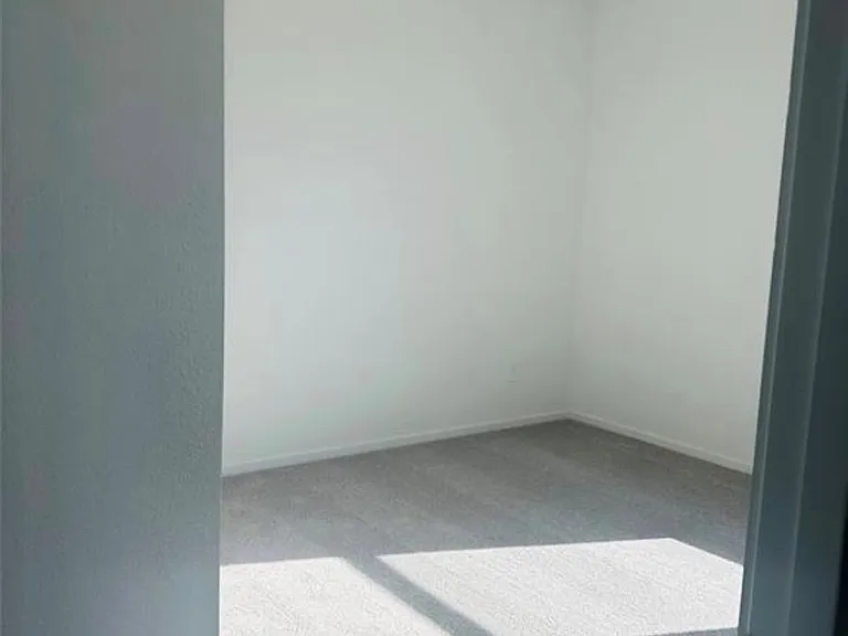 226 Draper Shadows Dr — Photo 11