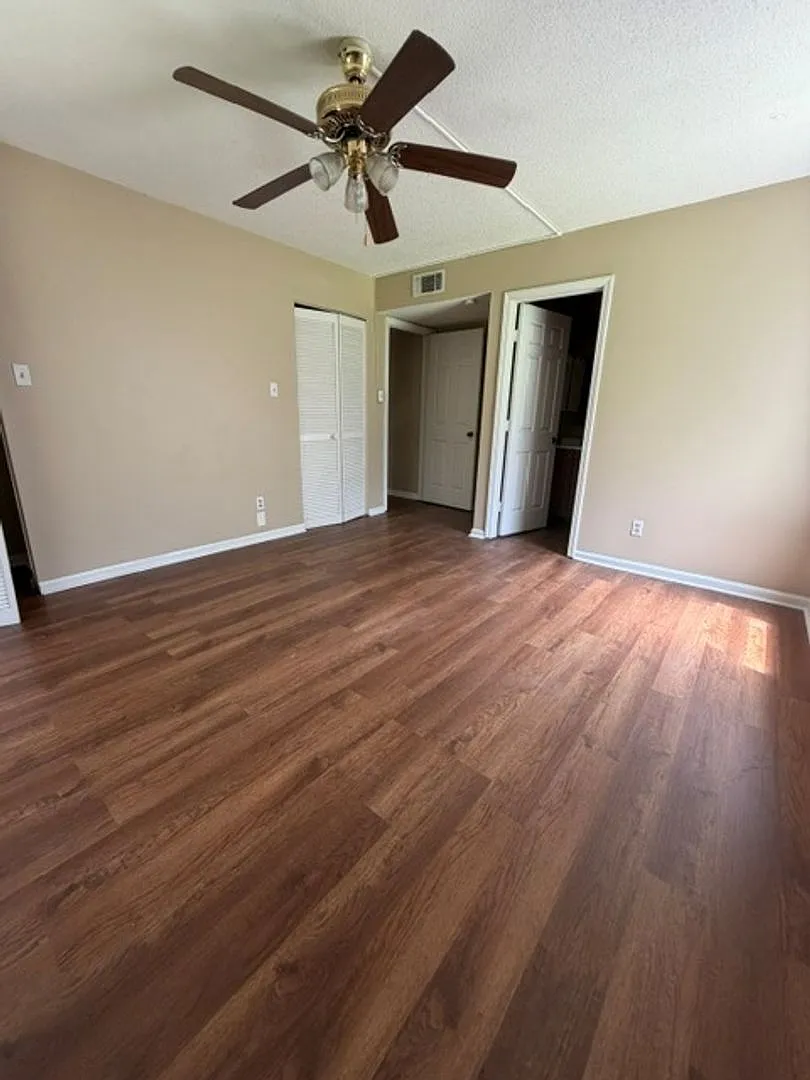 Inviting Two-Bedroom Home Near Savannah's Islands — Photo 4