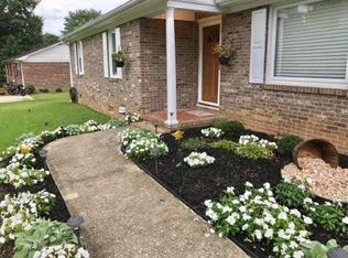 17 Owens Rd, Taylors, SC 29687