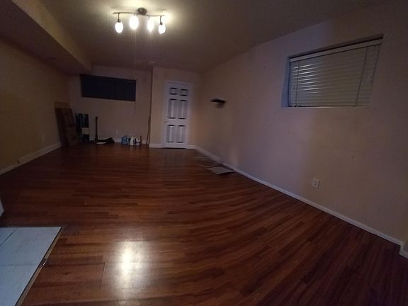 3rd image of 30 Georgetown Ln Floor 1