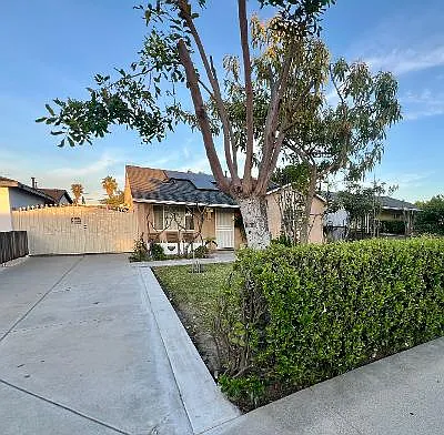4912 El Monte Ave Photo 1