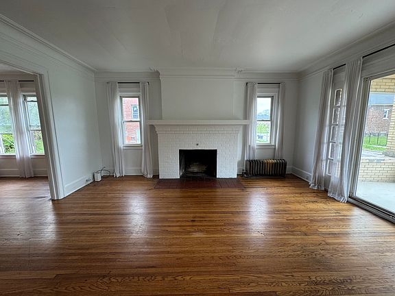 5th image of 2061 Gladstone St #1