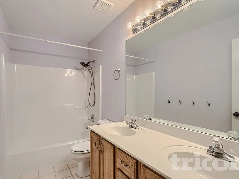 2420 Amber Glen Dr — Photo 5
