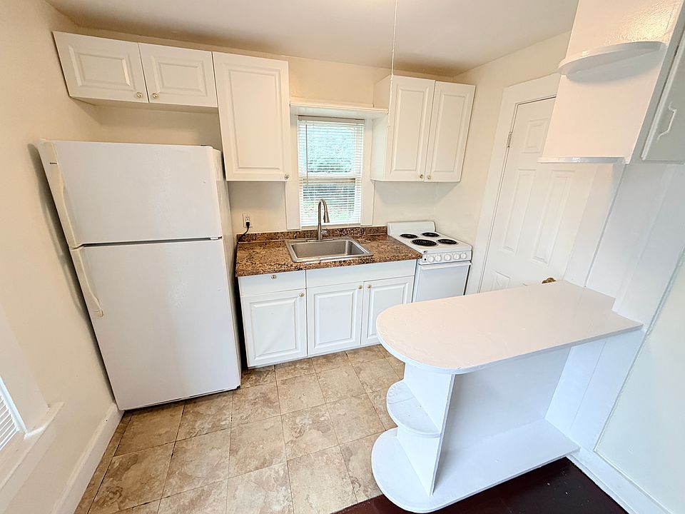1st image of 4341 Pinewood Ave #4341