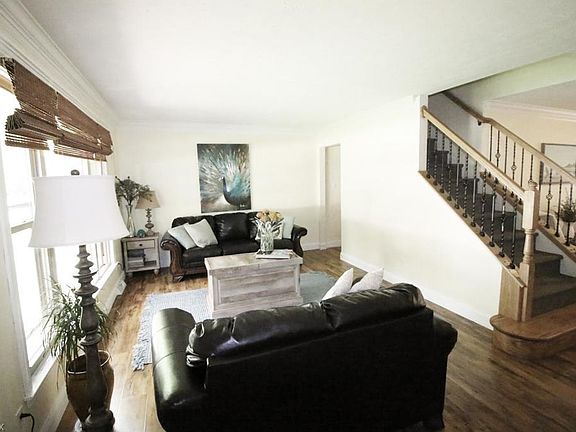 3rd image of 2116 & 2120 White Oak Dr