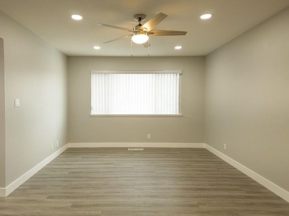 3rd image of 5523 Thornwood Dr