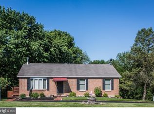 19 Davids Dr, Fleetwood, PA 19522