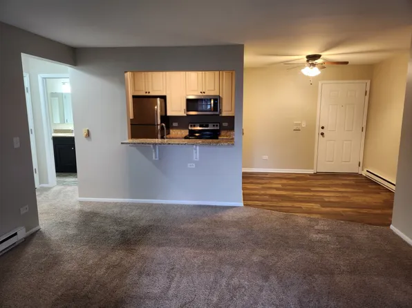 360 Leah Ln, Woodstock, IL 60098