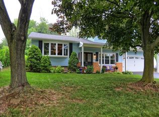 667 Bridgewood Dr, Rochester, NY 14612