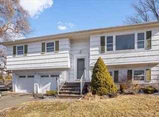 18 Joyce Dr, Succasunna, NJ 07876
