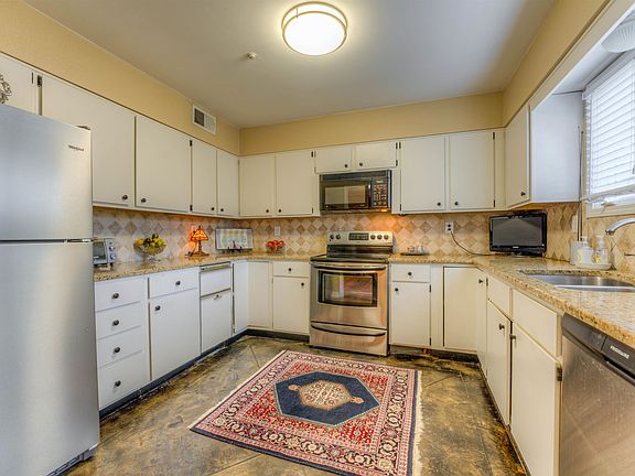 5th image of 464 Jack Kramer Dr #464