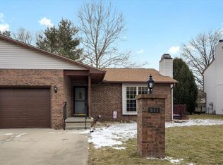 511 Clearwater Dr, Champaign, IL 61822