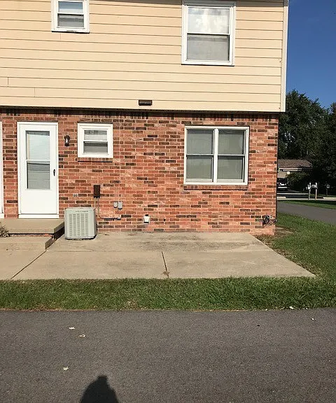 223-225 Edgewood Dr — Photo 8