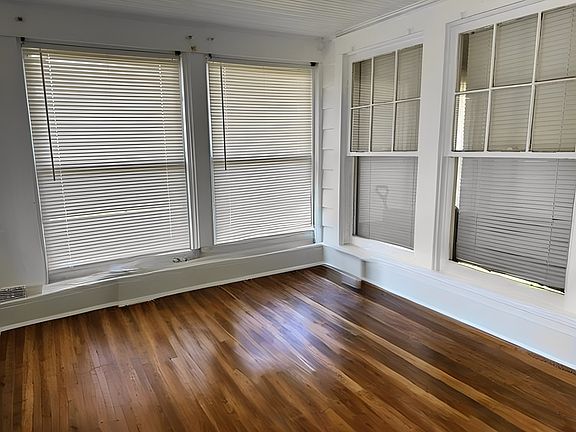 3rd image of 15111 Ashland Ave