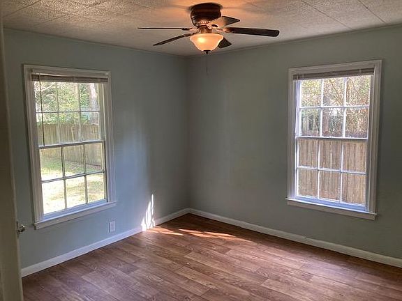 3rd image of 1402 Buena Vista St