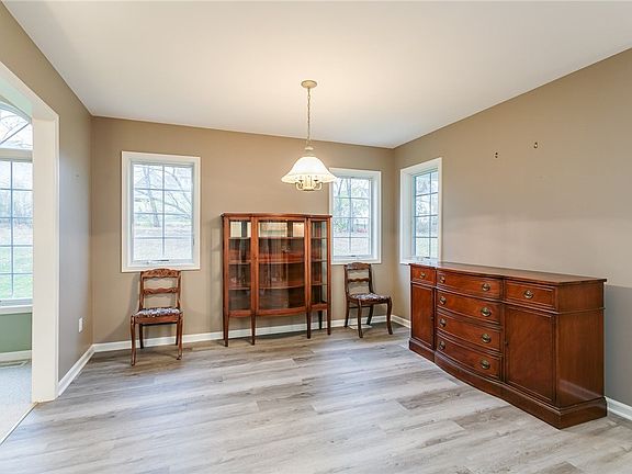 4th image of 8 Anglewood Ct