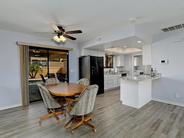 2557 Sunkentree Dr — Photo 10