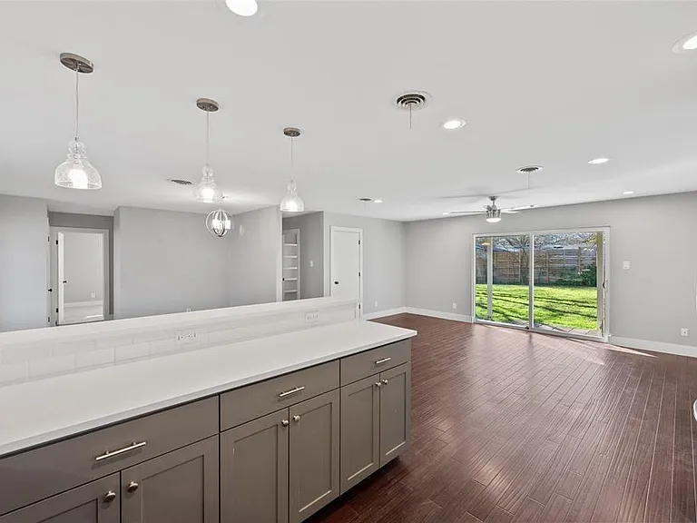 1305 Glenwood Dr — Photo 8