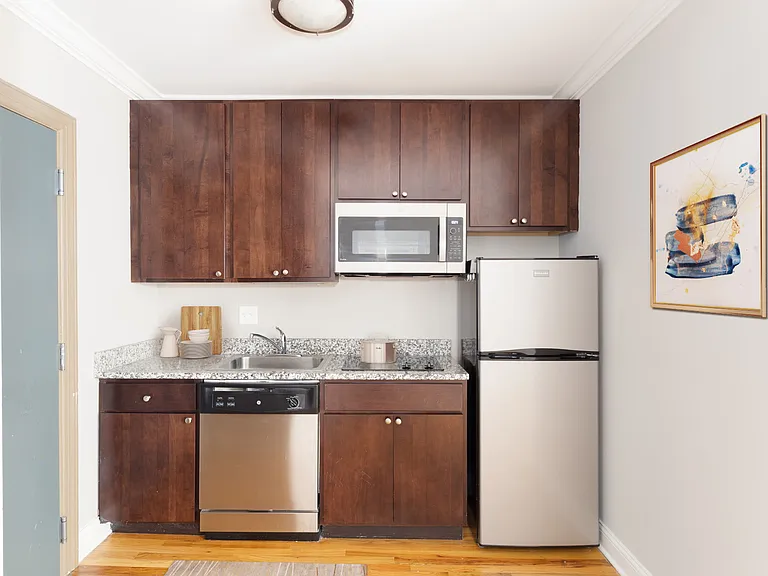 721 W. Belmont — Photo 18