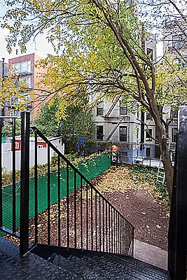 Rented by Perry Associates NYC Inc | media 18