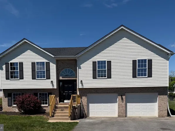 140 Thayers Gull Dr, Martinsburg, WV 25405