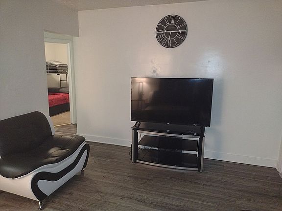 5th image of 504 Mingea St