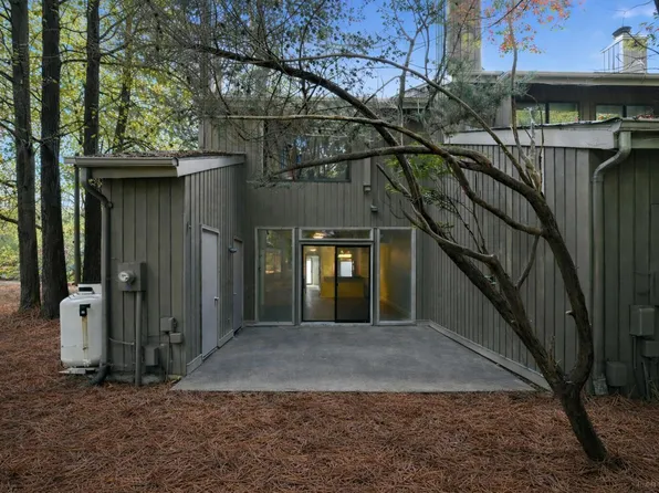 1 Vauxhall Pl, Chapel Hill, NC 27517