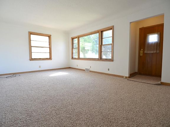 3rd image of 3838 Thomas Ave N