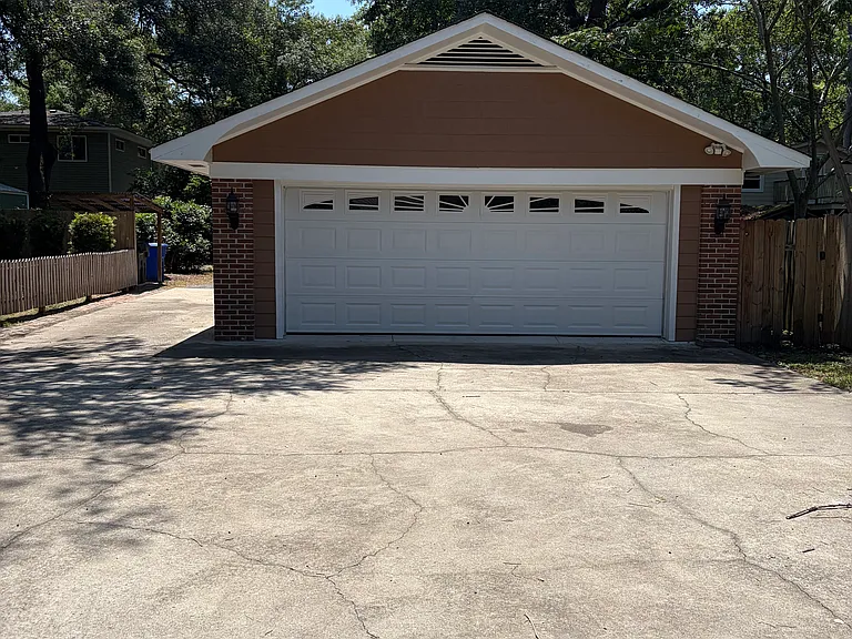 917 S Main St — Photo 3