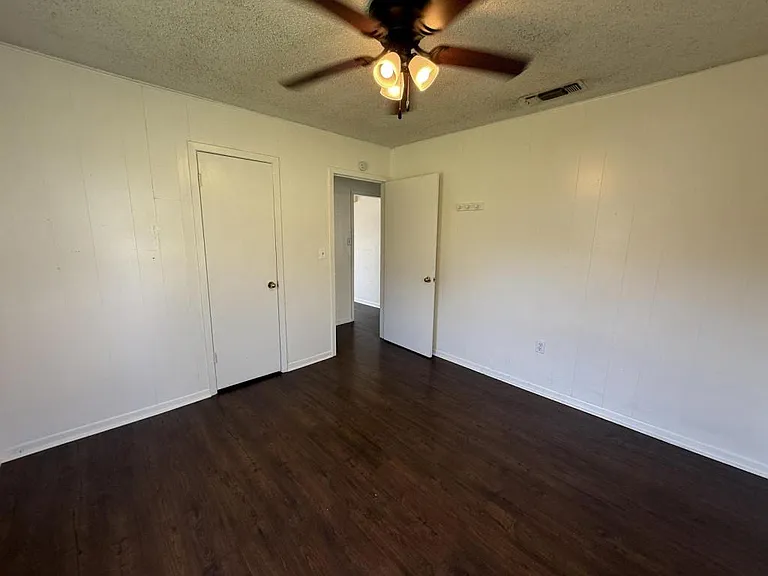 106 E Washington Ave — Photo 14