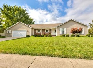 330 Gainesborough Ct, Monticello, IL 61856