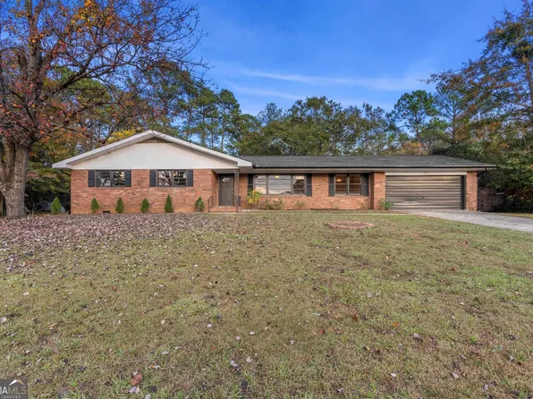 300 Forest Hill Dr, Warner Robins, GA 31088