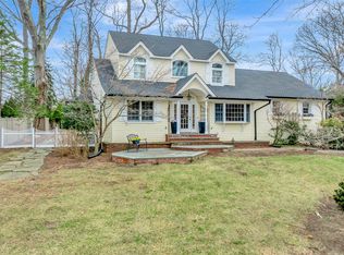 34 Peterborough Dr, Northport, NY 11768