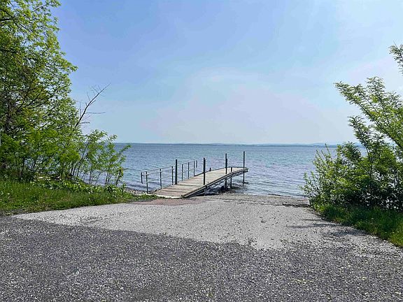 3rd image of 430 North End East Road #Includes 0 Holiday Point Road 03-03-22