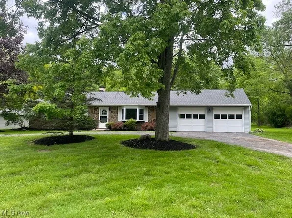 8280 Maple Dr, Chesterland, OH 44026
