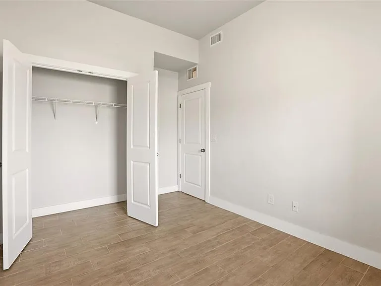 870 Columbia St — Photo 36