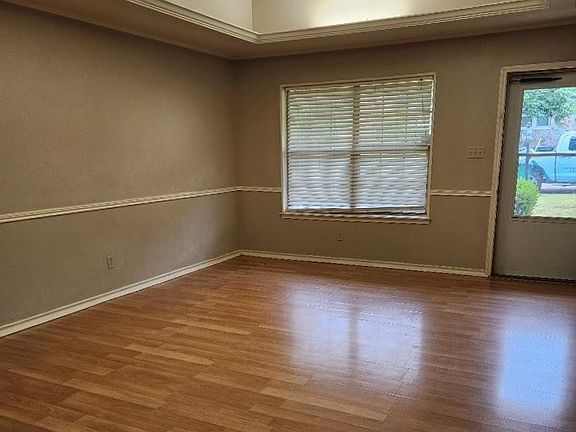5th image of 701 W 39th St