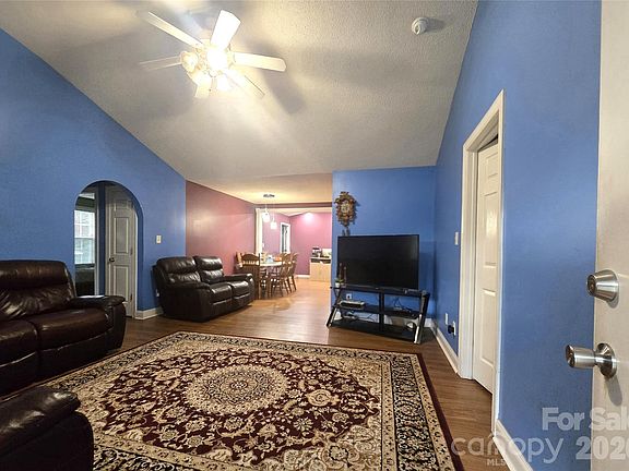 5th image of 110 Mill Creek Dr