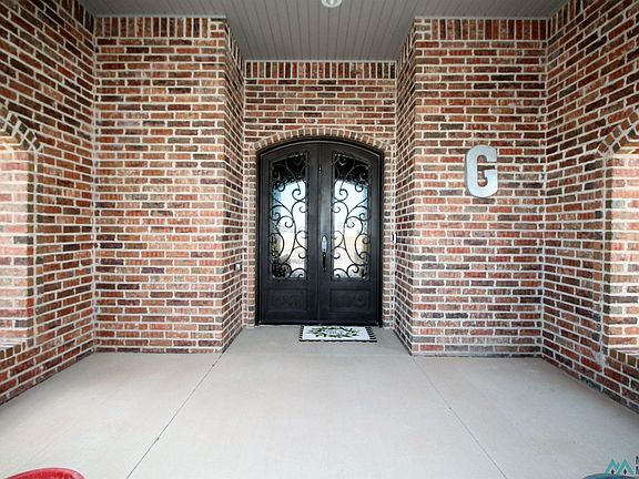 2nd image of 102 Colonial Est