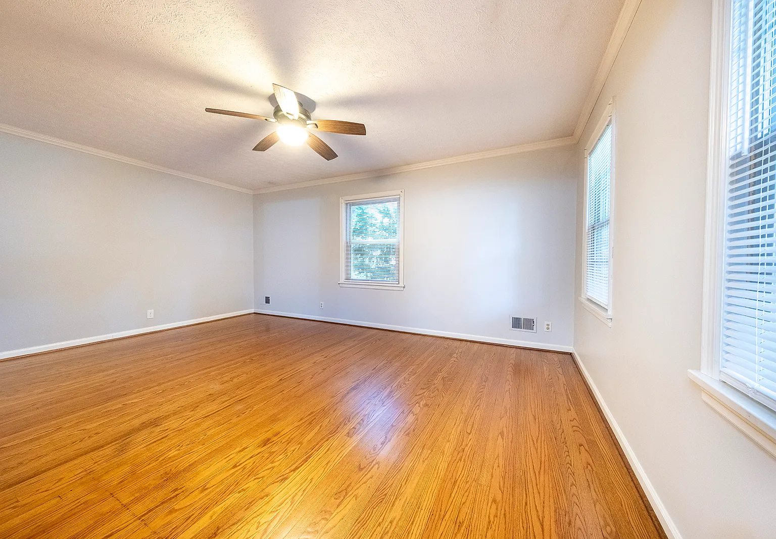 4 bed, 1973 sqft, $2,100 — Photo 4