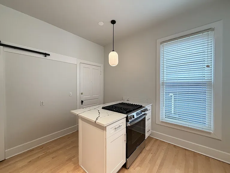 1111 W Roscoe St #2C — Photo 6