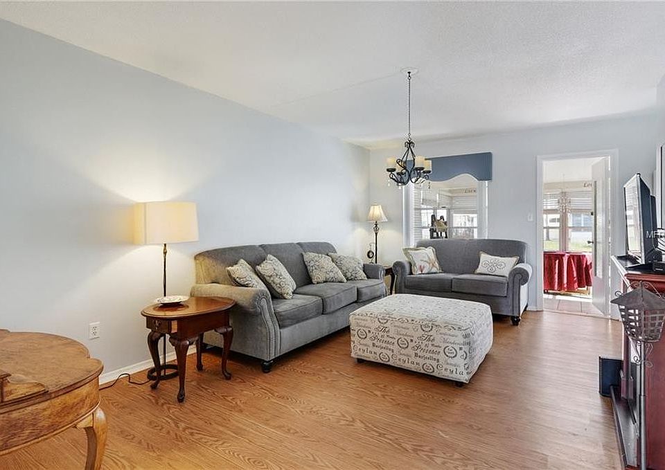 1st image of 125 Sky Loch Dr W