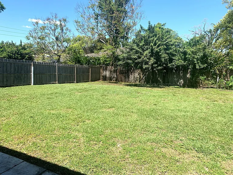1821 Courtland St — Photo 12