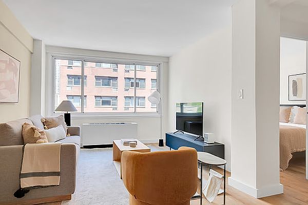 1st image of 224 E 50th St #3H