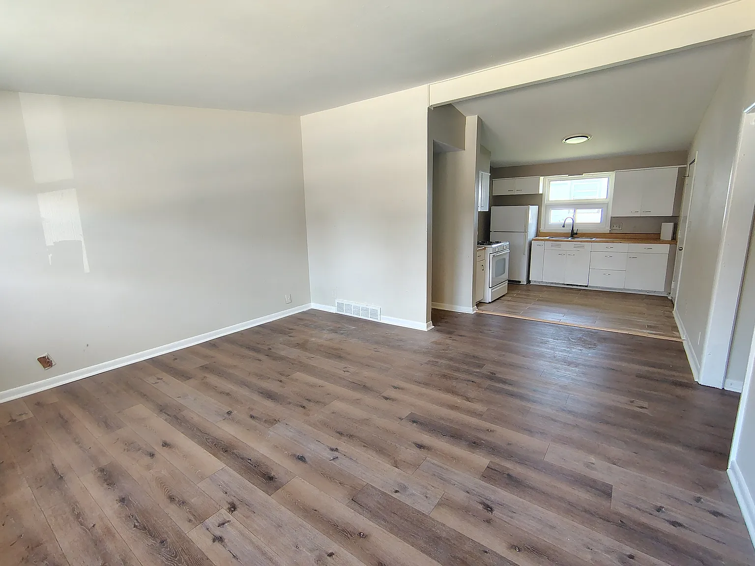 2 bed, 800 sqft, $1,100 — Photo 1