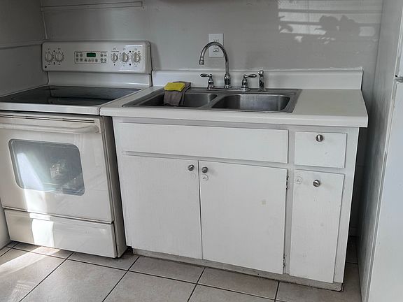 2nd image of 710 5th Ave NE #710