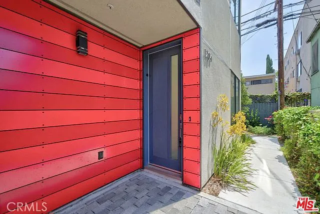 1204 N Orange Grove Ave — Photo 3