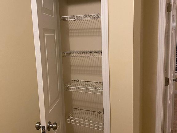 5th image of 8 Lake Village Ct