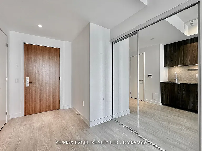 15 Queens Quay E #3101 — Photo 12