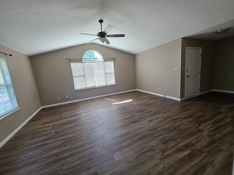 1012 Willow Creek Cir — Photo 6